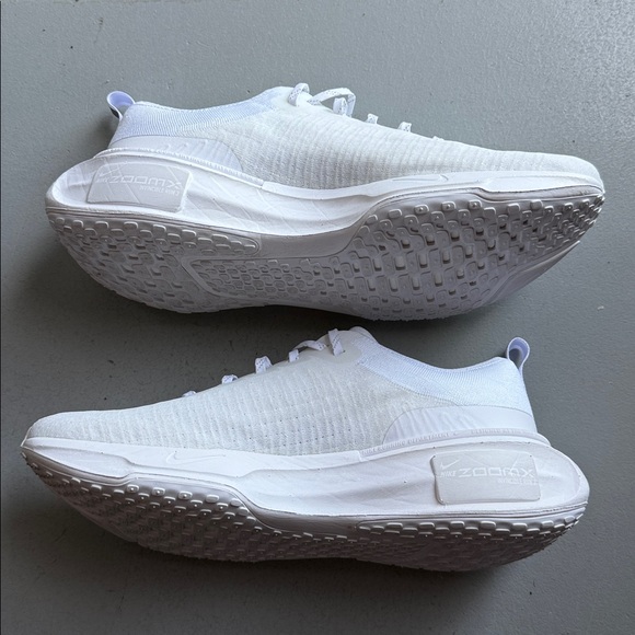 Nike Men's White Invincible 3 Running Sneakers - Picture 2 of 5